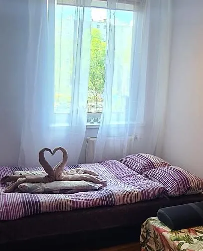 Sweet & Sweet Cats & Fast Internet Хостел Вроцлав